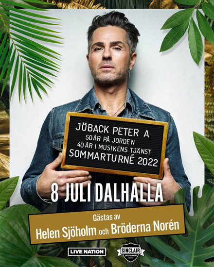 Peter Jöback in greenery is promoting his summer tour and concert in Dalhalla, where Helen Sjöholm is a guest artist.