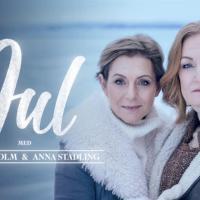 Helen Sjöholm and Anna Stadling in winter clothes outdoors in the snow.