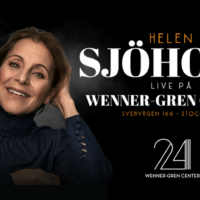 Helen Sjöholm lutar huvudet i handen. Mörk bakgrund.