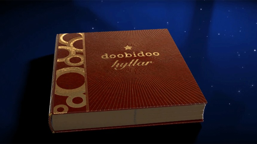 Promotionbild för inslaget "Hyllningen i Doobidoo på SVT 1. Röd bok med guldtext på omslaget.