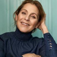 Helen Sjöholm. Press photo.