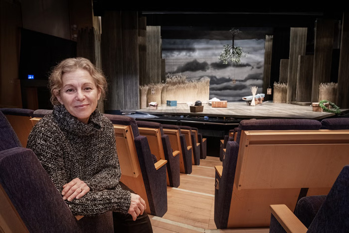 Helen sitting in Tonhallen's empty salon in Sundsvall before the premiere of Kristina from Duvemåla.