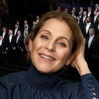 Helen Sjöholm lutar huvudet i handen med manskören Orphei Drängar i bakgrunden.