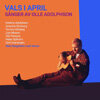 Konvolut till albumet "Vals i april – Sånger av Olle Adolphson". Olle sitter och spelar gitarr mot orange och blå bakgrund.